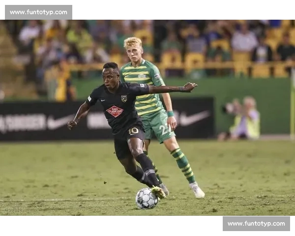 高清足球赛事直播APP下载指南畅享全球赛场精彩即时比分数据分析权威解说 - 副本 (60) - 副本 - 副本 - 副本 - 副本